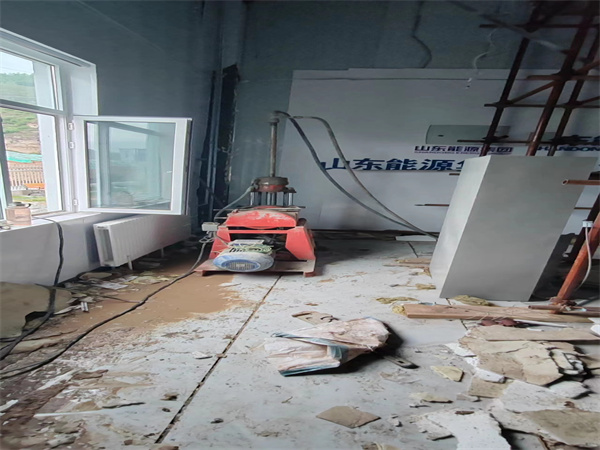 冯坡镇地基基础下沉墙体裂缝加固注浆顶升施工